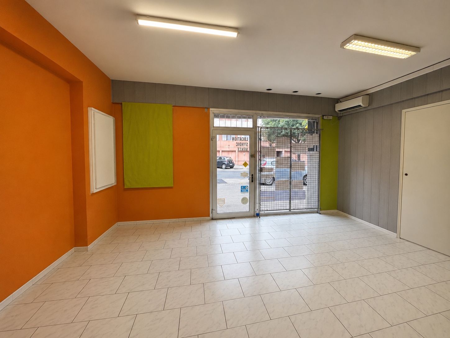Local commercial RDC avec jardin et cave